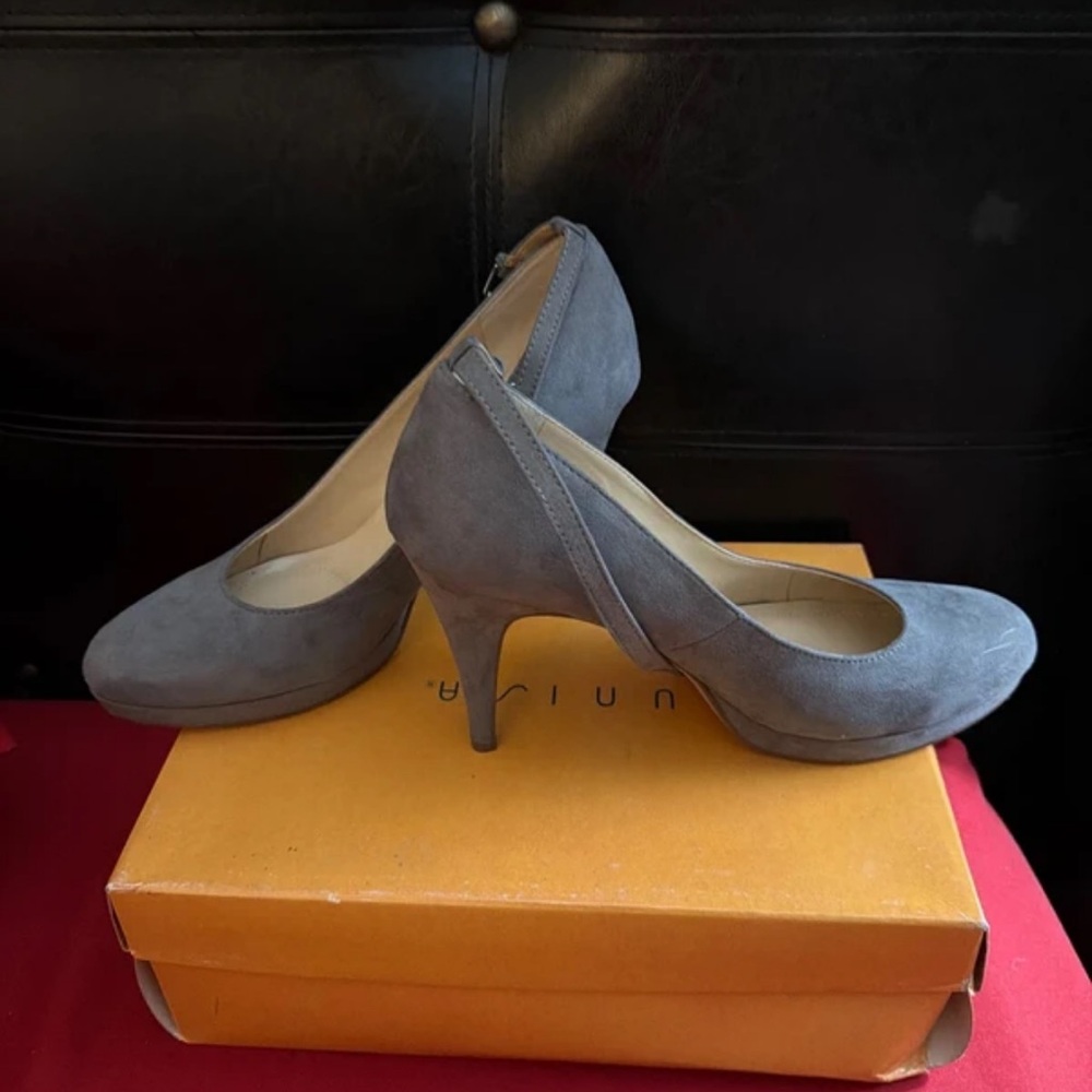 Unisa Elegant Gray Suede Heels